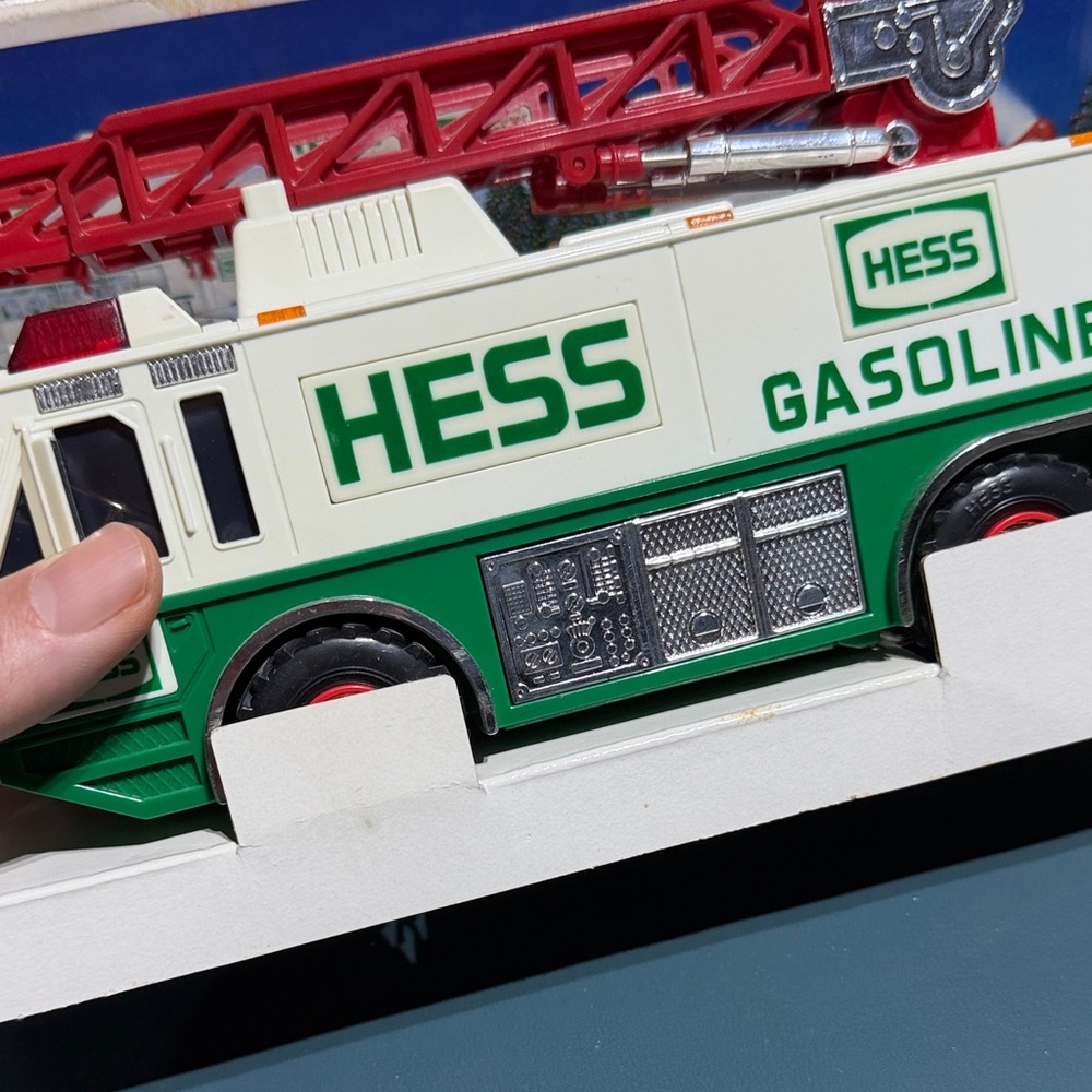 Hess Emergency Truck Toy - Red and Green - Picture 4 of 10